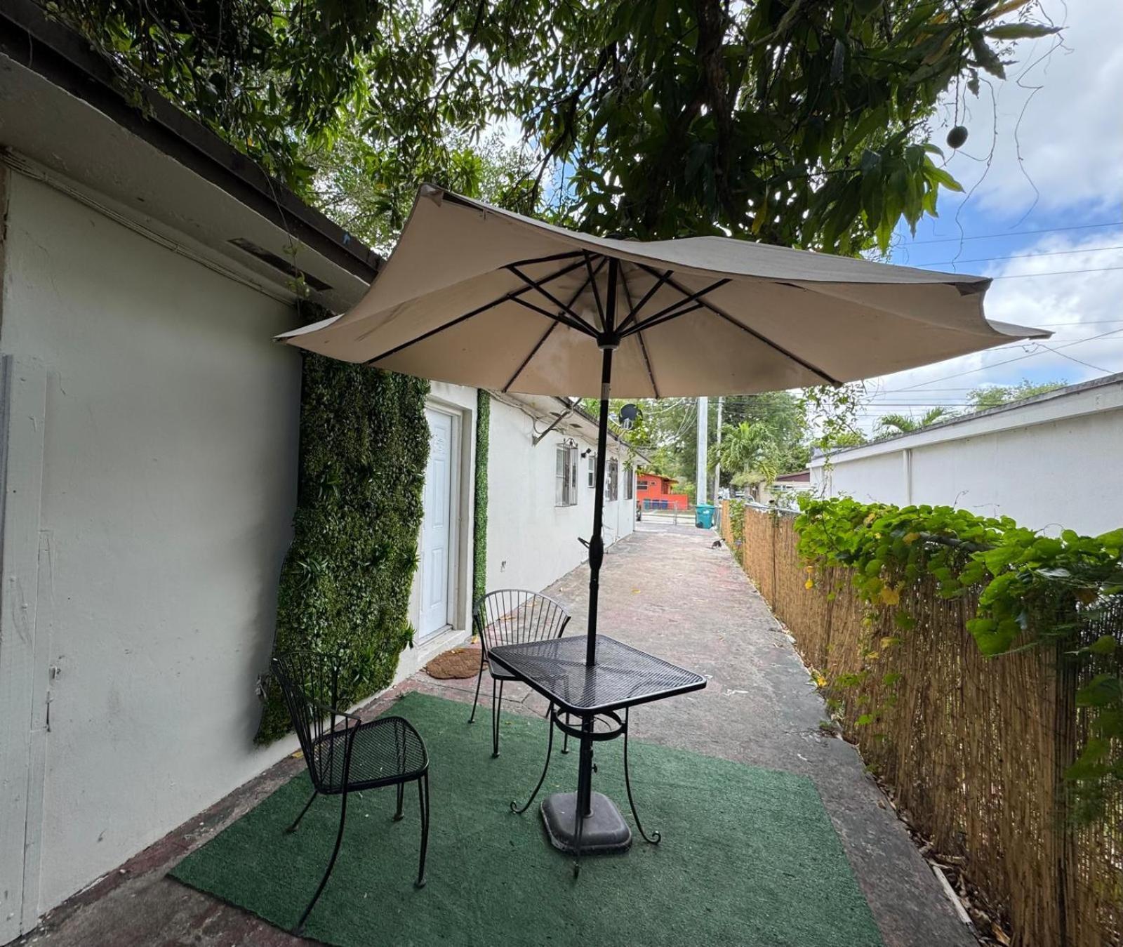 Guest house Layover Miami International Airport