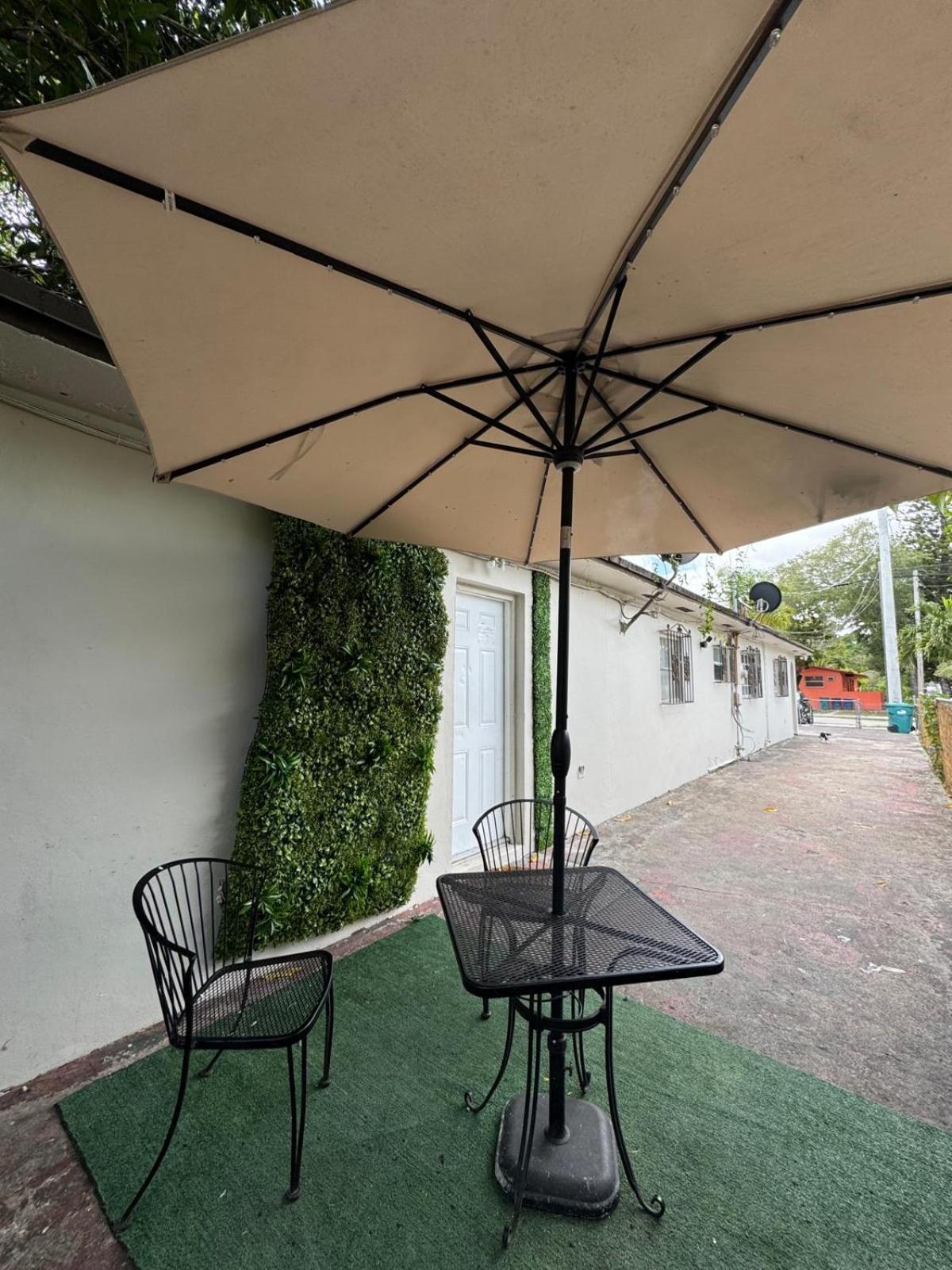 Guest house Layover Miami International Airport Miami Springs